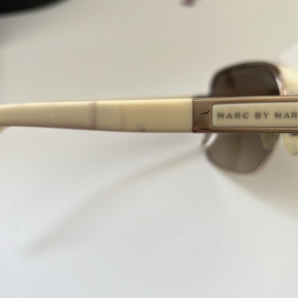 Marc by Marc Jacobs Oversized Cream Retro Sunglasses - Picture 10 of 12